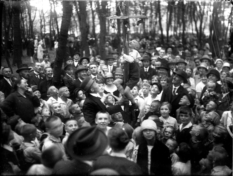Arbeiterfest in Hüsemanns Busch 1930er Jahre.jpg