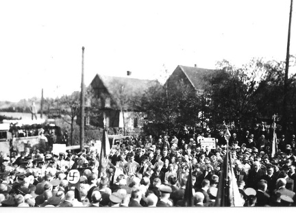Feier am Kriegerdenkmal im sogenannten  3. Reich